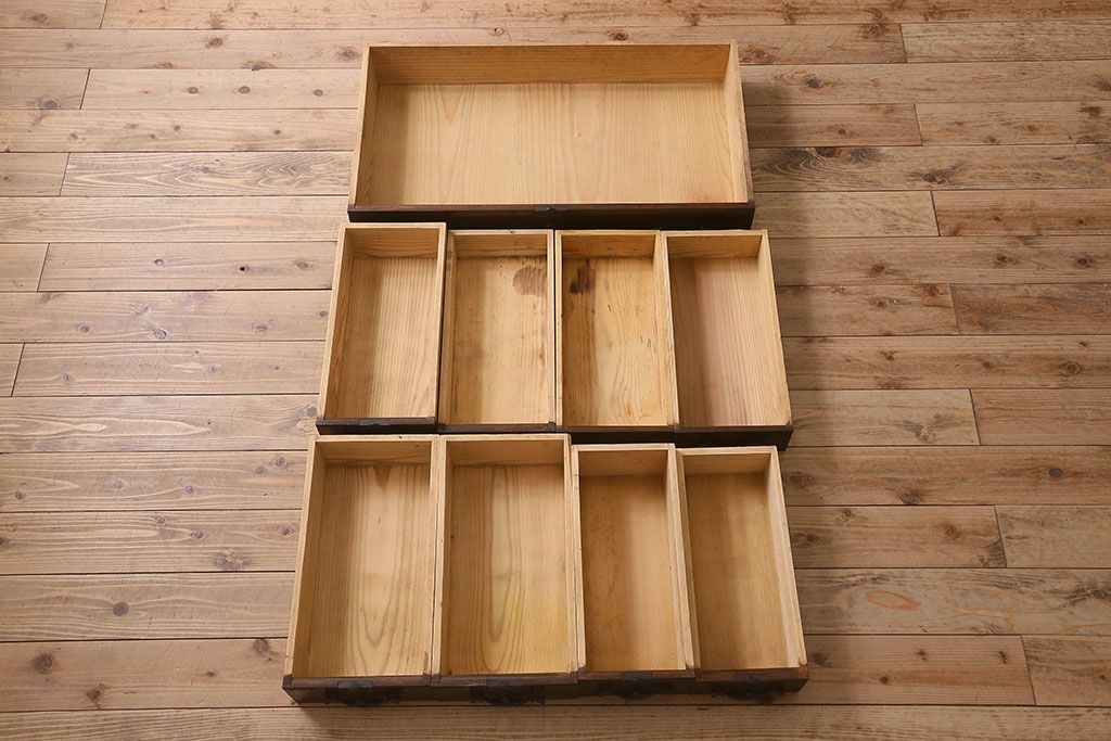 アンティーク家具　明治期!重厚感漂うヒノキ材製の関西帳場箪笥(収納棚・キャビネット)