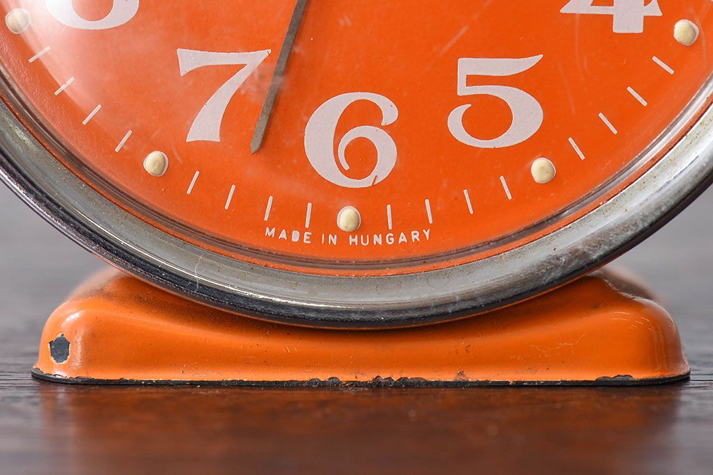 アンティーク雑貨　ハンガリー製　ポップなデザインが素敵なビンテージ置時計