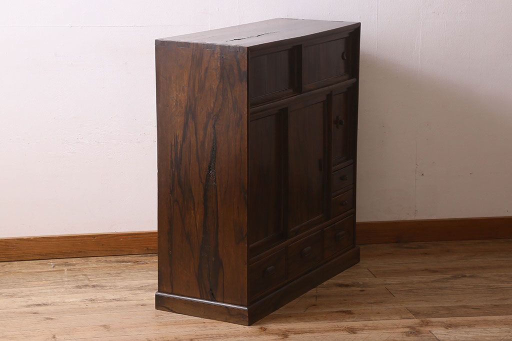 アンティーク家具　和製アンティーク　印象的な木目　総黒柿材の珍しい戸棚(茶棚、茶箪笥、収納棚)