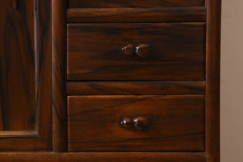 アンティーク家具　和製アンティーク　印象的な木目　総黒柿材の珍しい戸棚(茶棚、茶箪笥、収納棚)