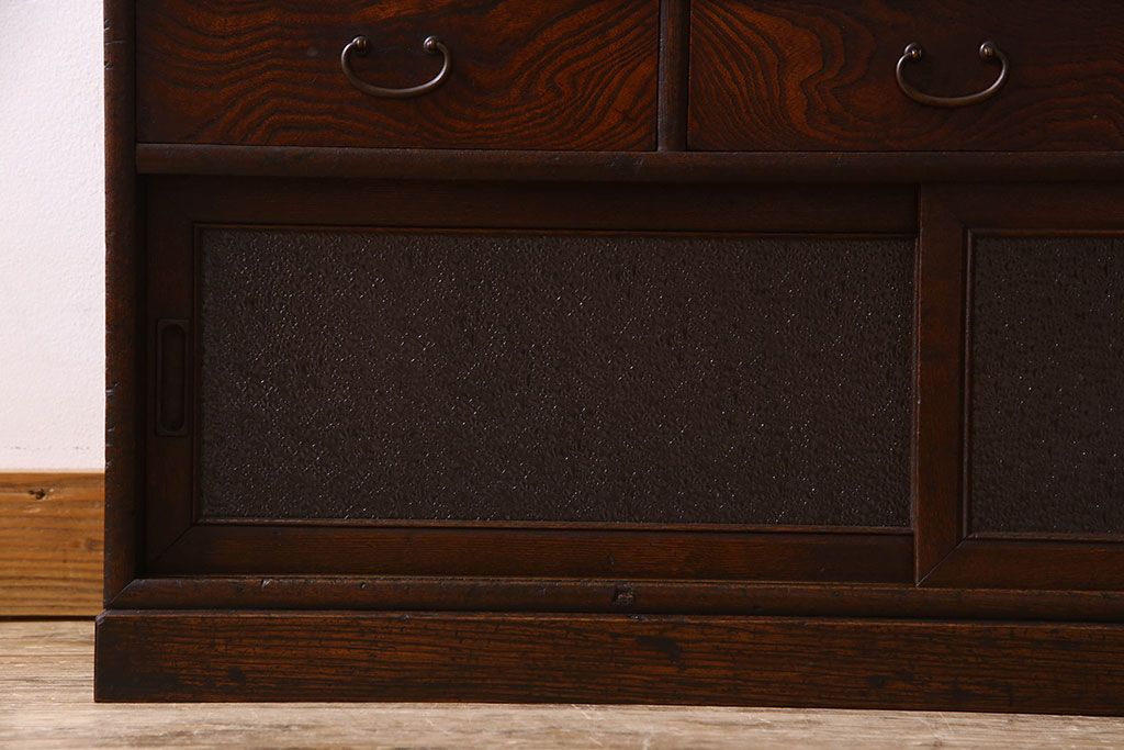 レトロ家具　昭和レトロ　美しいダイヤガラス入り!薄型収納棚(戸棚、食器棚)