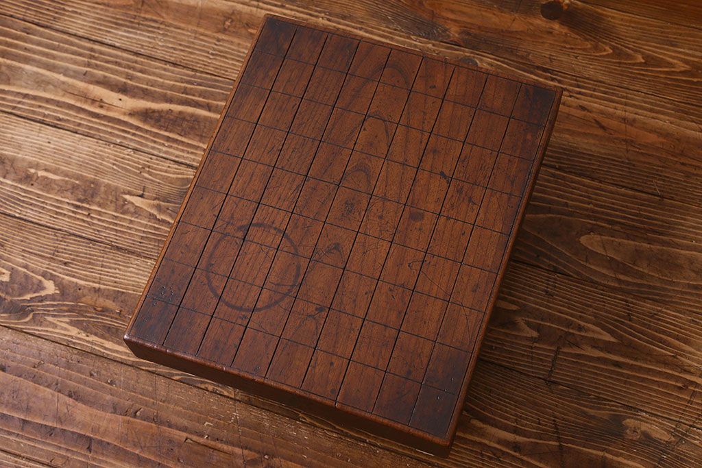 アンティーク雑貨　和製アンティーク　ケヤキ材　味わい深い風合いの将棋盤(花台、飾り台)