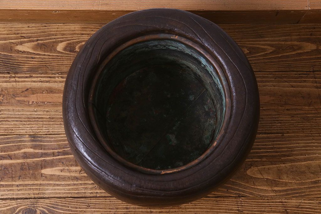 アンティーク雑貨　和製アンティーク　深みのある木味が魅力的な桐火鉢(丸火鉢、木製火鉢、鉢カバー)