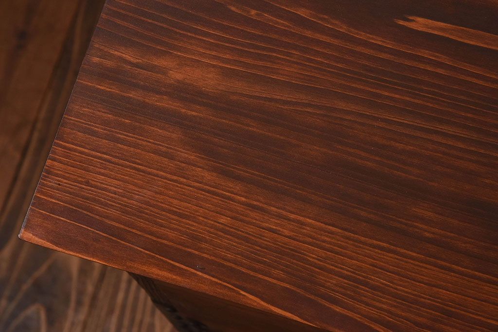 アンティーク家具　和製アンティーク　古い木の質感が味わい深い箪笥ローボード(ローチェスト、引き出し、衣装箪笥)