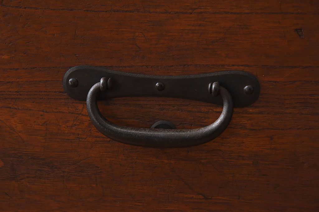 アンティーク家具　和製アンティーク　古い木の質感が味わい深い箪笥ローボード(ローチェスト、引き出し、衣装箪笥)