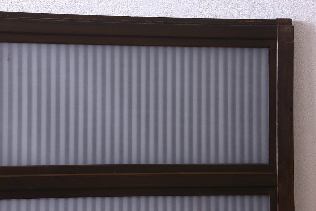 和製アンティーク　腰板ケヤキ材　深みのある色合いのガラス入り格子戸(引き戸、ガラス帯戸)2枚セット