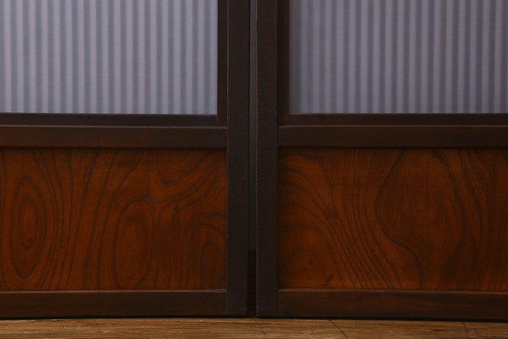和製アンティーク　腰板ケヤキ材　深みのある色合いのガラス入り格子戸(引き戸、ガラス帯戸)2枚セット