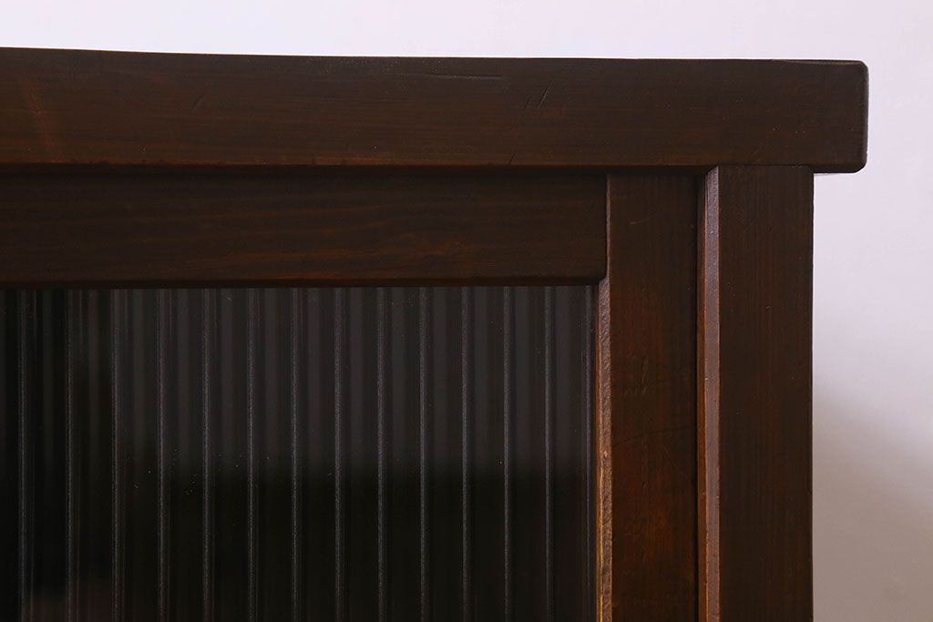 レトロ家具　和製アンティーク　モールガラスのレトロな収納棚(戸棚、食器棚)
