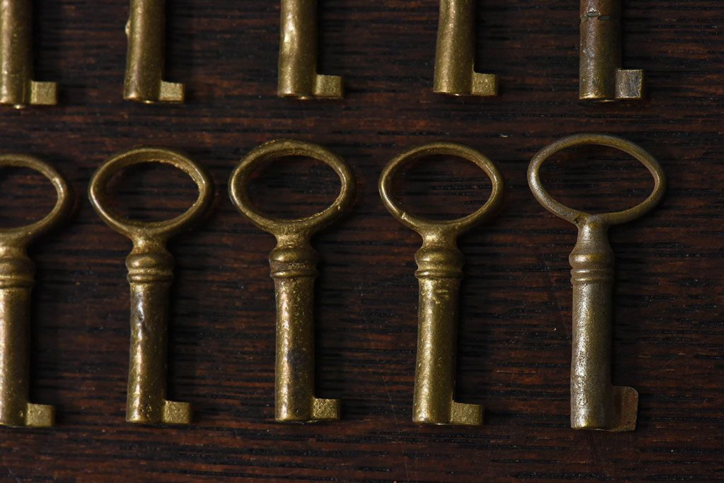 アンティーク雑貨　イギリスアンティーク　シャビーな雰囲気が魅力的なキー(鍵、カギ)10本セット(3)