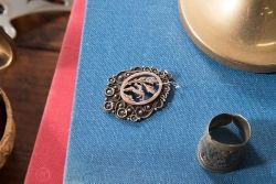 アンティーク雑貨　打出の小槌の意匠が魅力的な錠前金具(ディスプレイ雑貨)(R-047651)