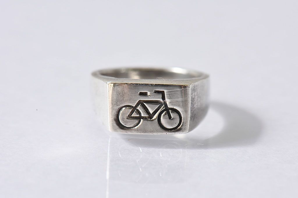 アンティーク雑貨　ビンテージ　自転車のデザインがお洒落なリング(指輪)