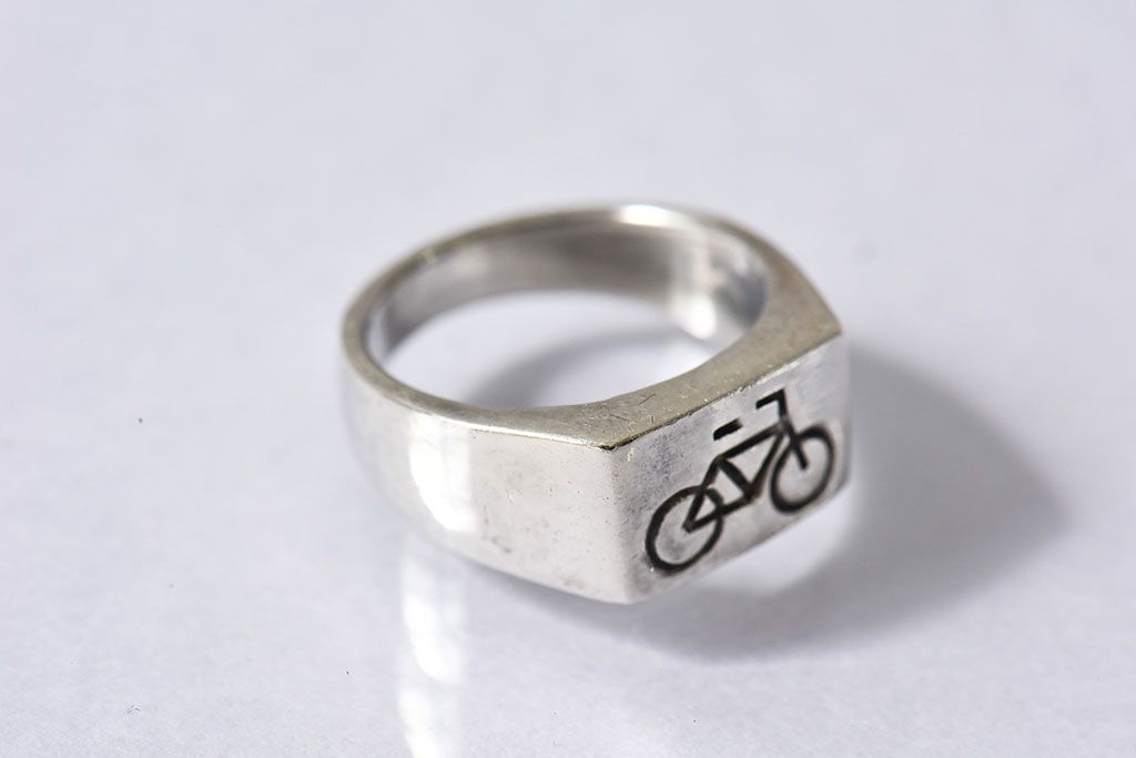 アンティーク雑貨　ビンテージ　自転車のデザインがお洒落なリング(指輪)