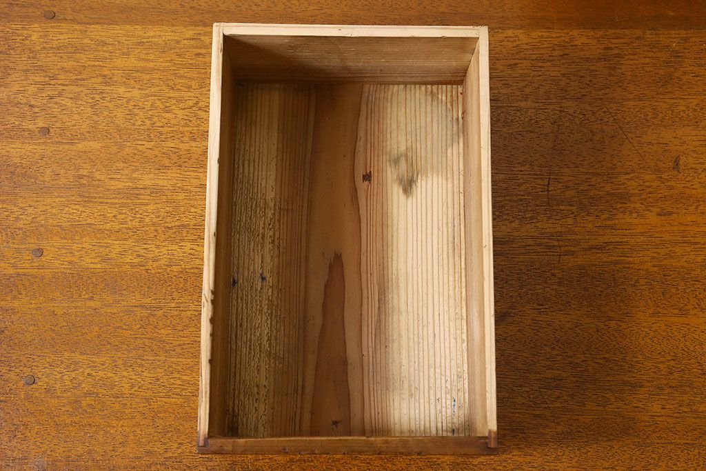 アンティーク雑貨　和製アンティーク　古い木のレトロな小引き出し(卓上収納、小物入れ)