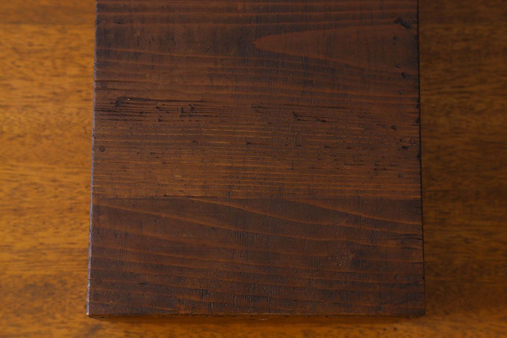 アンティーク雑貨　和製アンティーク　古い木のレトロな小引き出し(卓上収納、小物入れ)