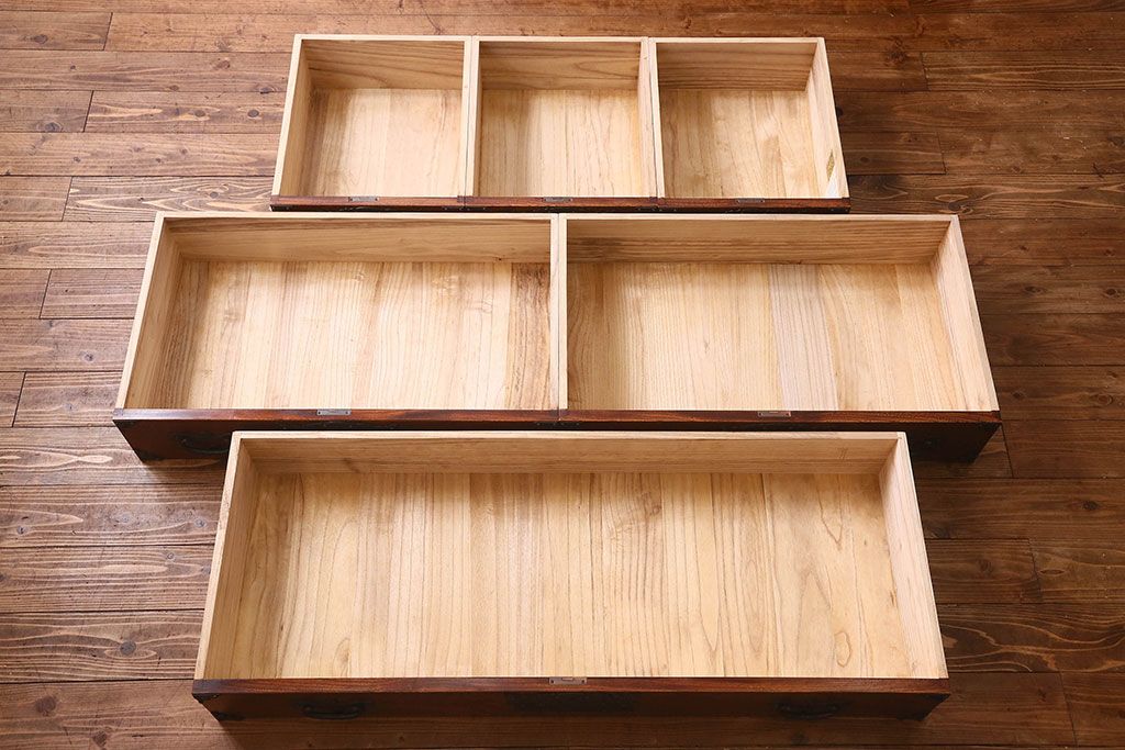 中古　美品　杢目と南部鉄器金具が存在感を放つ　岩谷堂箪笥の四尺整理箪笥(車箪笥)(定価約65万円)