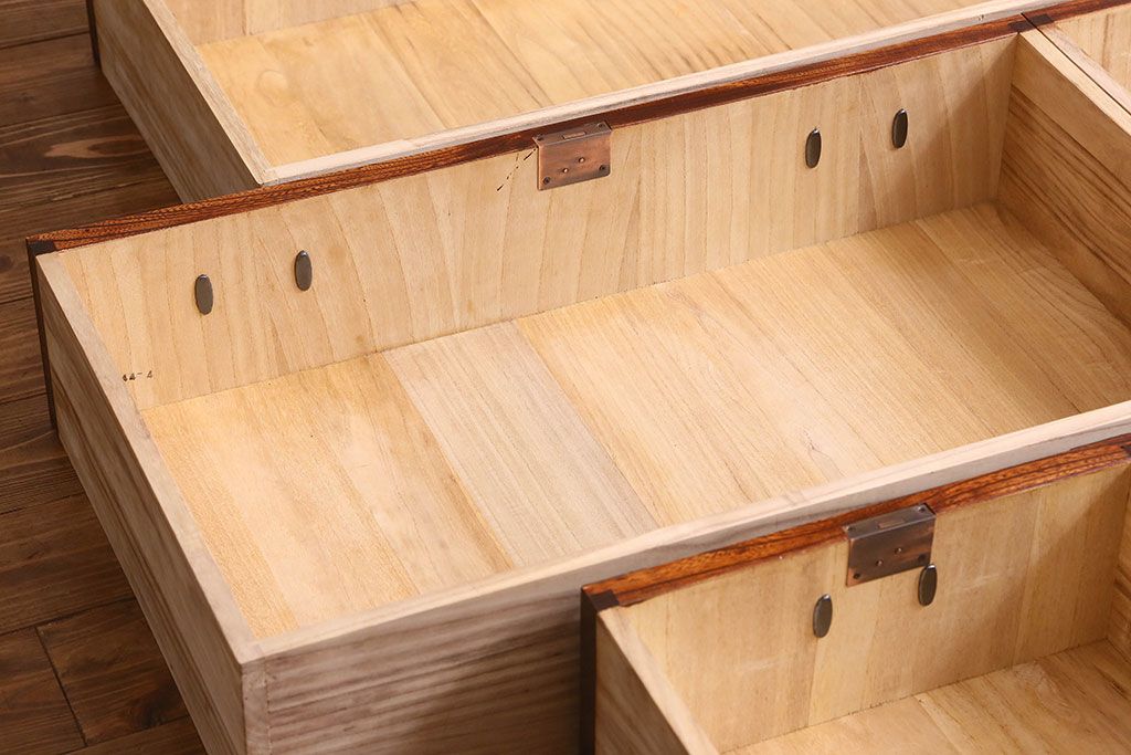 中古　美品　杢目と南部鉄器金具が存在感を放つ　岩谷堂箪笥の四尺整理箪笥(車箪笥)(定価約65万円)