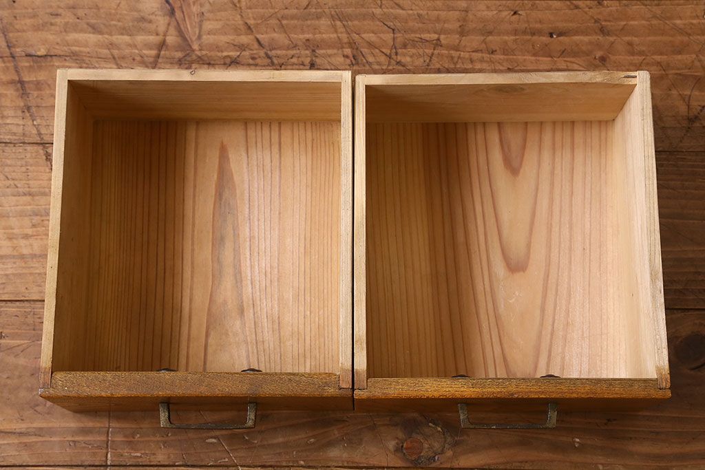 ヴィンテージ家具　昭和レトロ　三方ニレ材　小振りなビンテージブックケース(本箱、食器棚、戸棚)