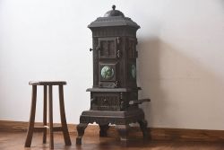 アンティーク雑貨　ビンテージ　鋳物　ゴシックなデザインが存在感を放つ貯炭式の石炭ストーブ