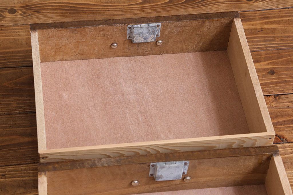 レトロ家具　レトロガラス入り!上品な佇まいのアンティークブックケース(本箱、収納棚、食器棚)