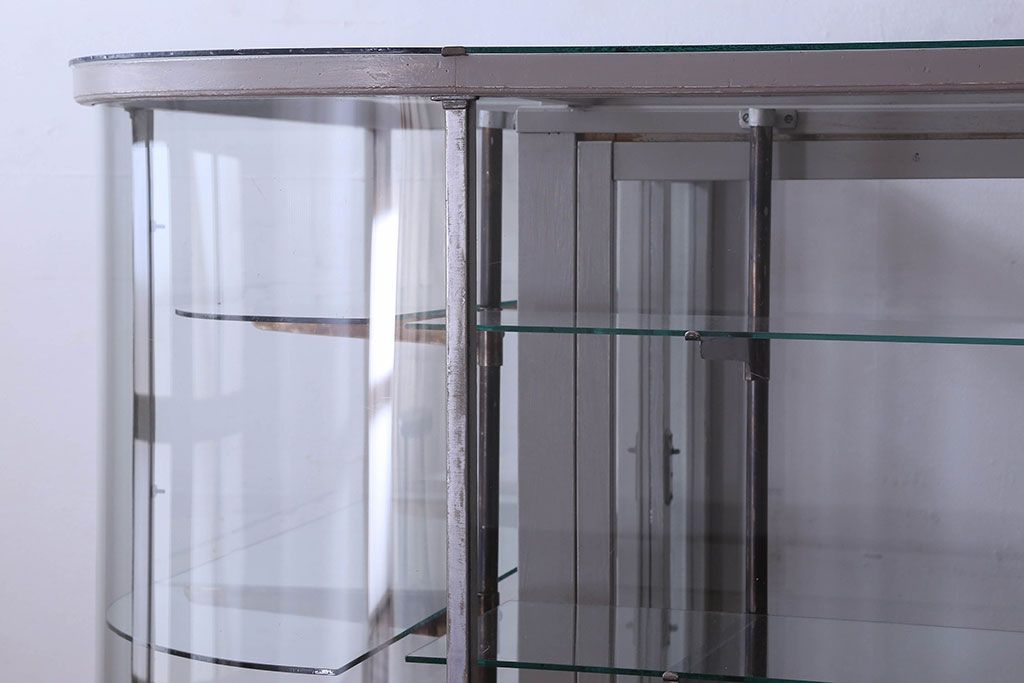 ペイント家具　落ち着きのあるナチュラルな雰囲気が魅力的なショーケース(ガラスケース、陳列棚、飾り棚)