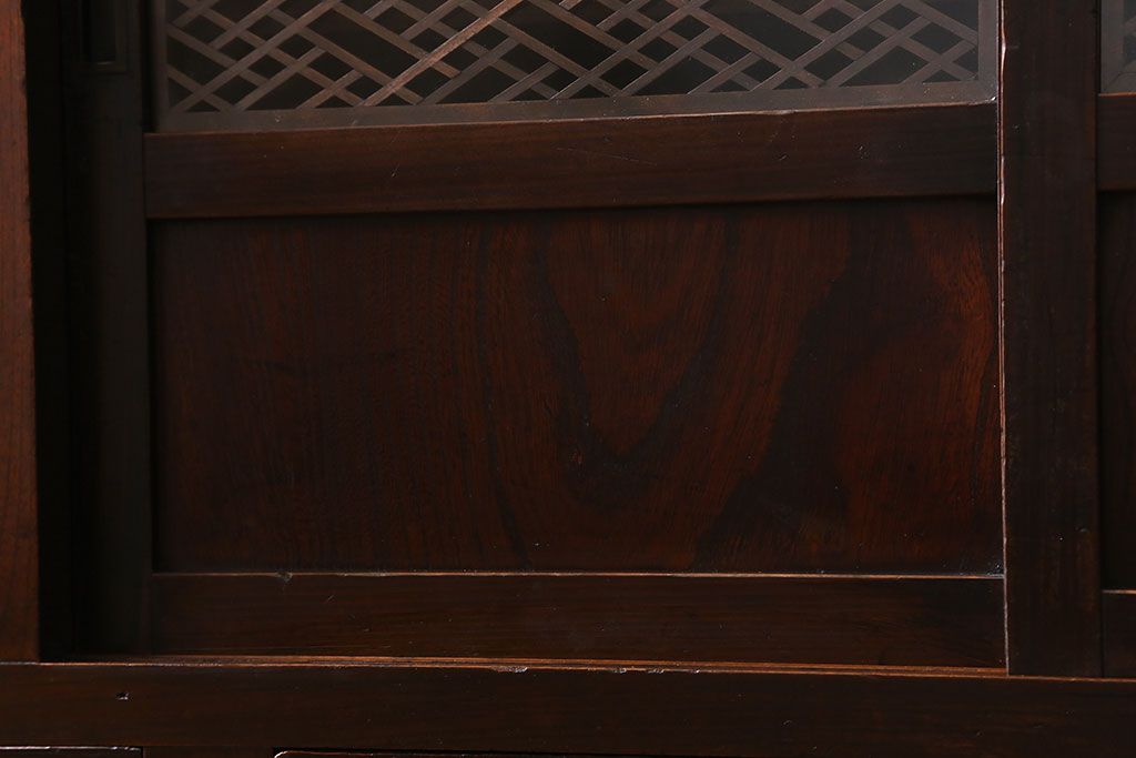 アンティーク家具　和製アンティーク　前面ケヤキ材　組子がおしゃれな薄型キャビネット(収納棚、茶箪笥)