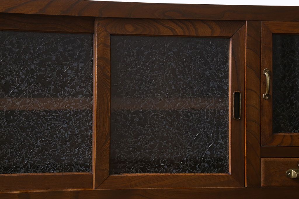 レトロ家具　和製アンティーク　結霜ガラス入り　レトロな脚付きキャビネット(収納棚、テレビボード)