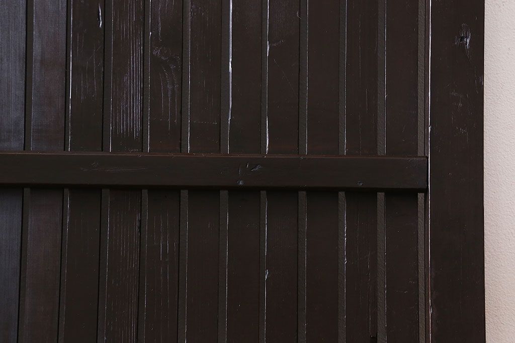 和製アンティーク　いぶされた濃い色合いが魅力的な平格子戸(引き戸)(1)