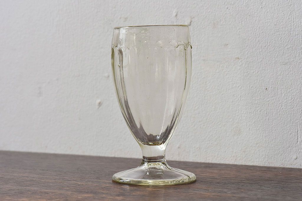 アンティーク雑貨　大正〜昭和期　レトロな雰囲気漂うプレスガラス製グラス(コップ)
