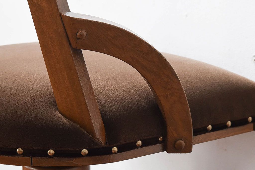 アンティーク家具　和製アンティーク　古いナラ材が使われたシックな回転イス(椅子、チェア、ワークチェア)