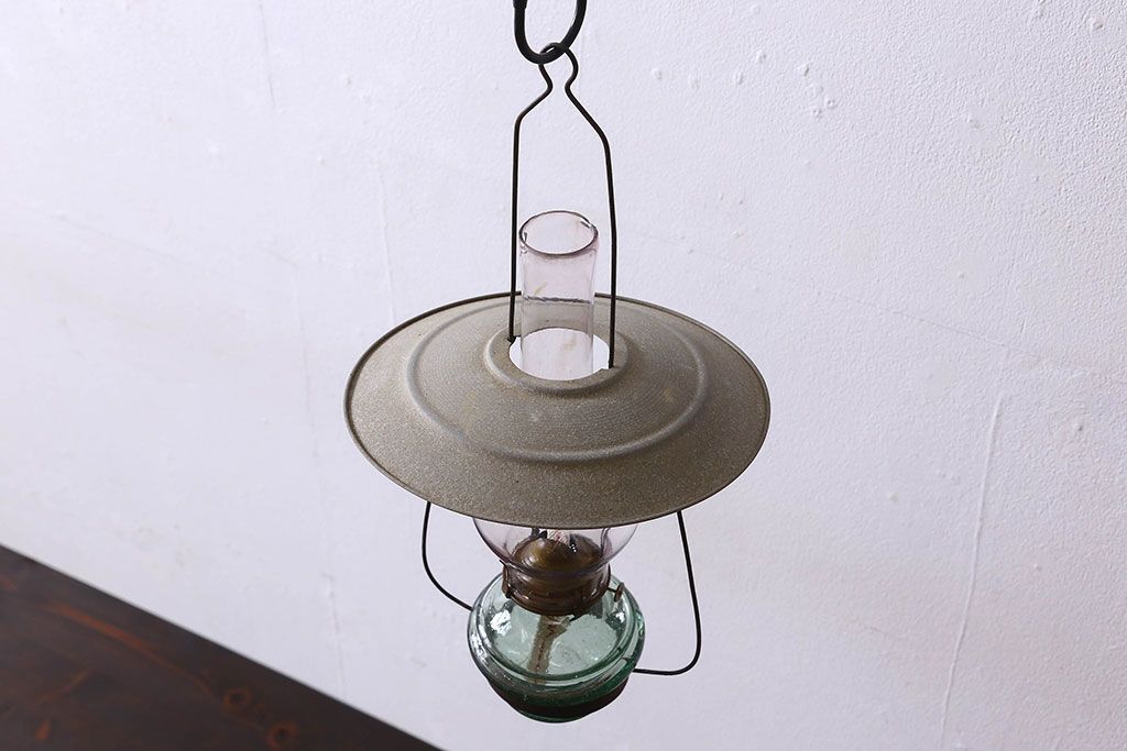 アンティーク雑貨　昭和レトロ　アウトドアの雰囲気を味わえる吊りランプ(オイルランプ)