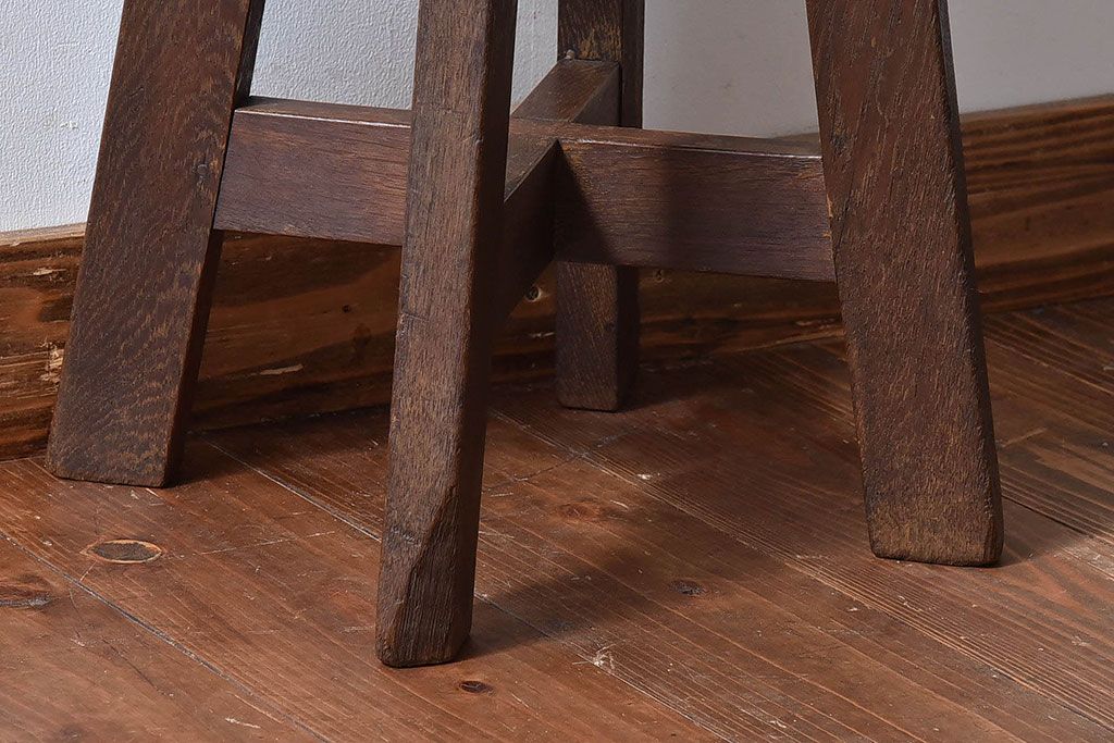 アンティーク雑貨　和製アンティーク　古いナラ材の木製スツール(丸椅子、チェア、花台)(3)