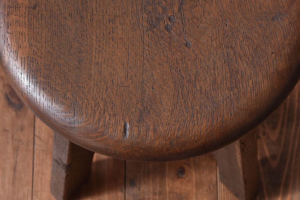 アンティーク雑貨　和製アンティーク　古いナラ材の木製スツール(丸椅子、チェア、花台)