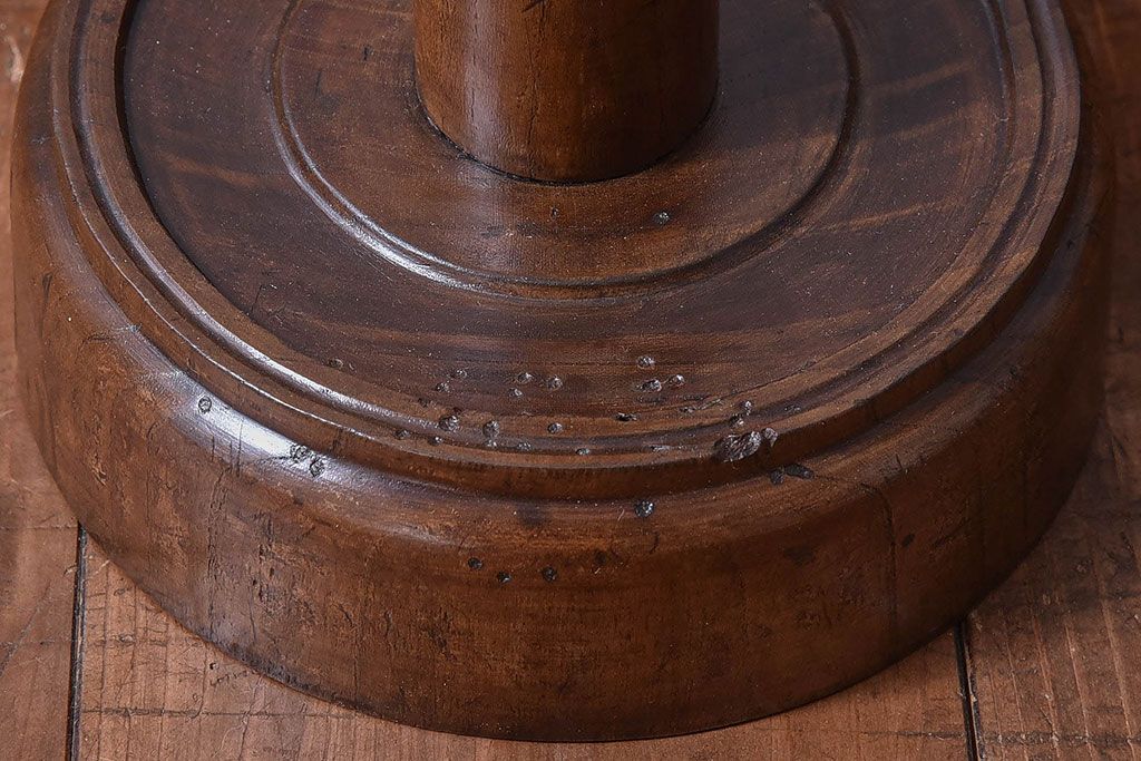 アンティーク雑貨　総ケヤキ材　古い木製のアンティークろうそく立て(燭台、キャンドルスタンド)