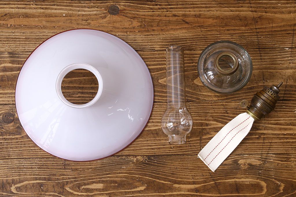 アンティーク雑貨　和製アンティーク　ミルクガラスの笠が可愛らしいオイルランプ(照明)