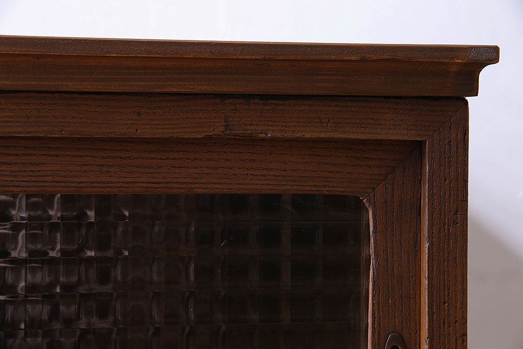 アンティーク家具　昭和期　脚付き チェッカーガラスがおしゃれな箪笥ローボード(キャビネット、収納棚、テレビボード)