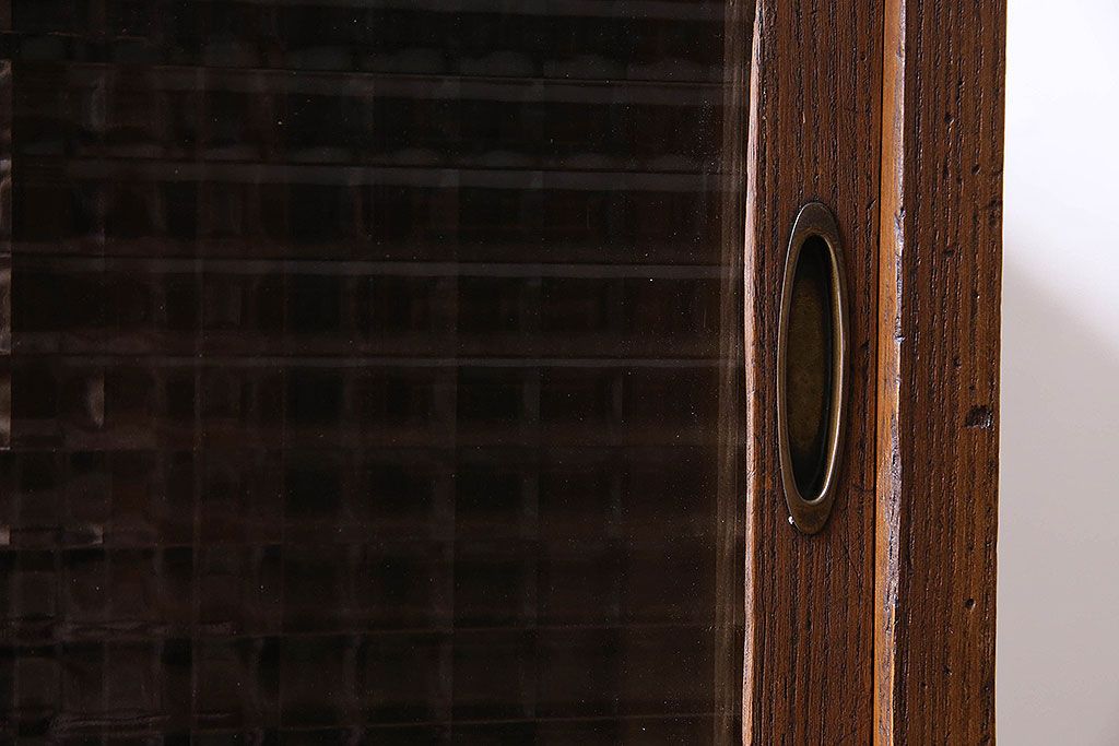 アンティーク家具　昭和期　脚付き チェッカーガラスがおしゃれな箪笥ローボード(キャビネット、収納棚、テレビボード)