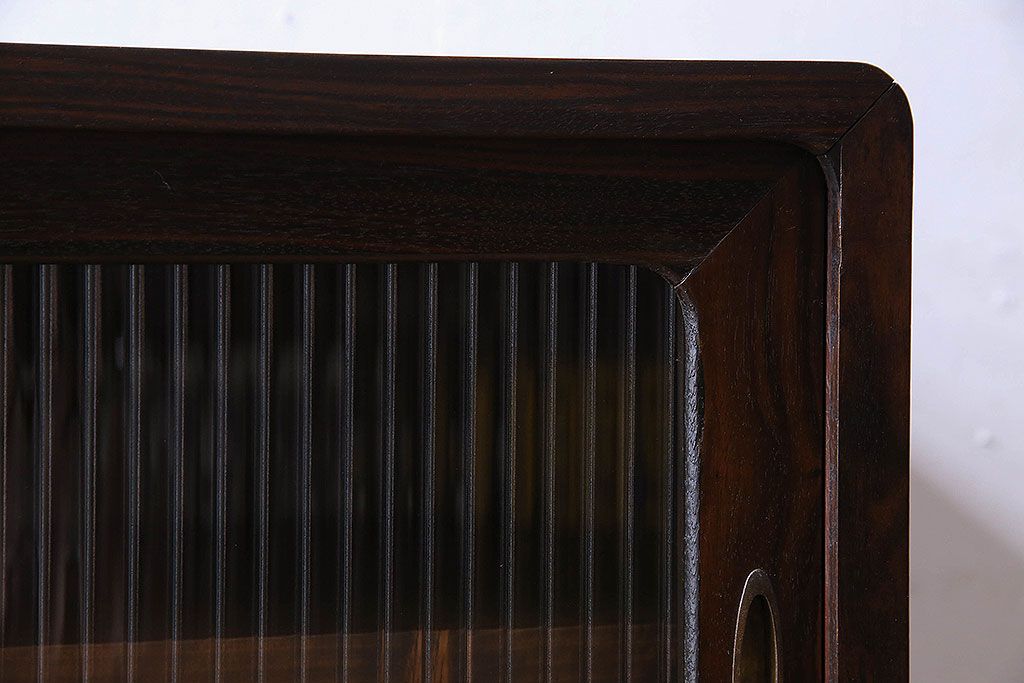 レトロ家具　昭和レトロ　黒檀　鉄脚付　モールガラスがおしゃれなモダンな箪笥ローボード(キャビネット、チェスト、テレビボード)