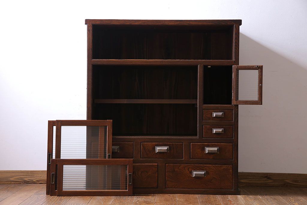 アンティーク家具　明治大正期　前面ケヤキ材　モールガラスがお洒落なアンティークキャビネット(収納棚、戸棚)