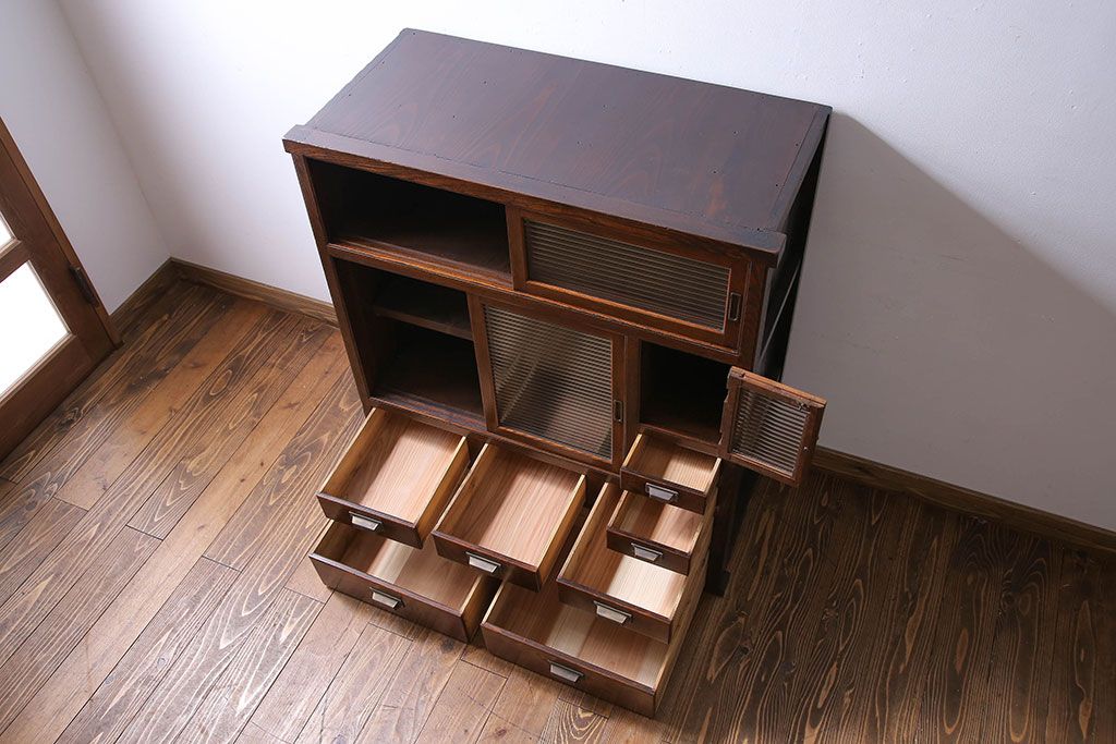 アンティーク家具　明治大正期　前面ケヤキ材　モールガラスがお洒落なアンティークキャビネット(収納棚、戸棚)