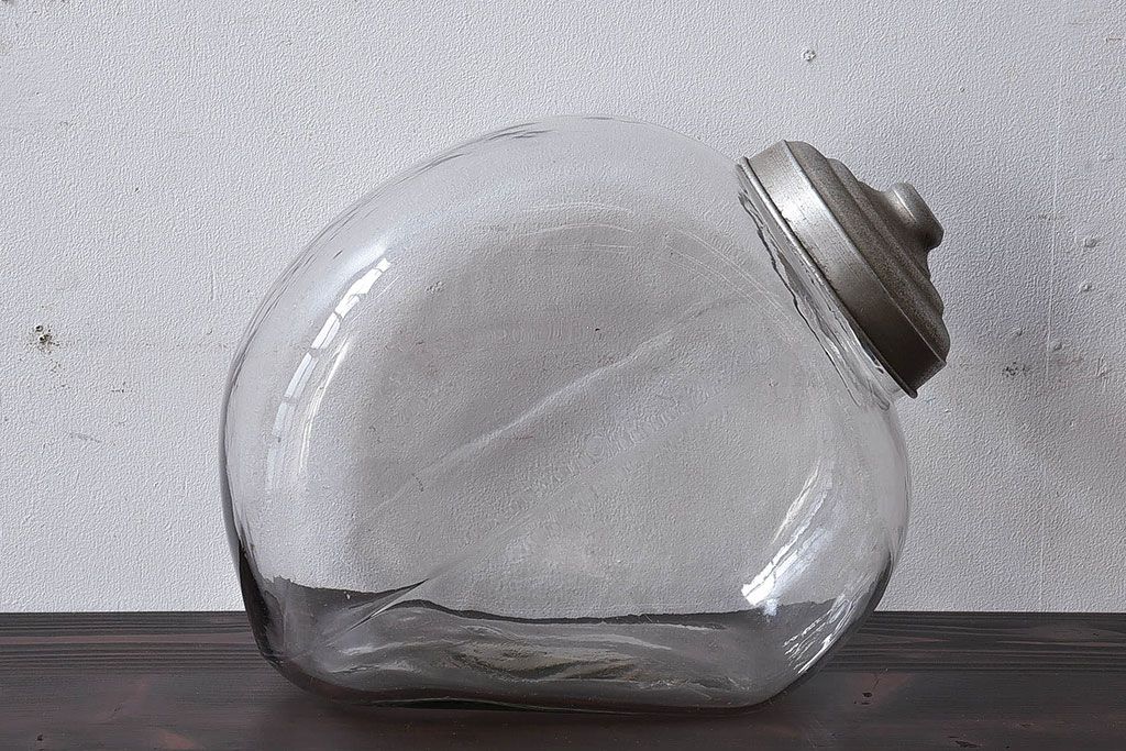 アンティーク雑貨　昭和レトロな古い蓋付きアンティーク猫瓶(ガラス瓶)(1)