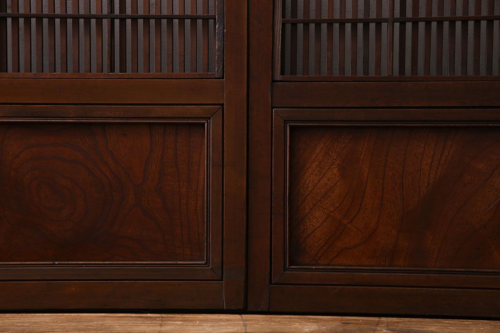 和製アンティーク　腰板ケヤキ材　モダンな雰囲気の裏障子付き帯格子戸(引き戸、建具)2枚組(2)