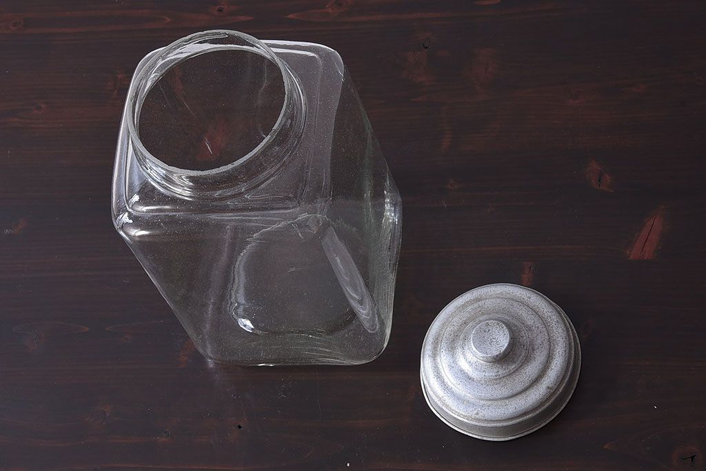 アンティーク雑貨　レトロな雰囲気を放つガラス瓶(ガラスビン、角瓶)