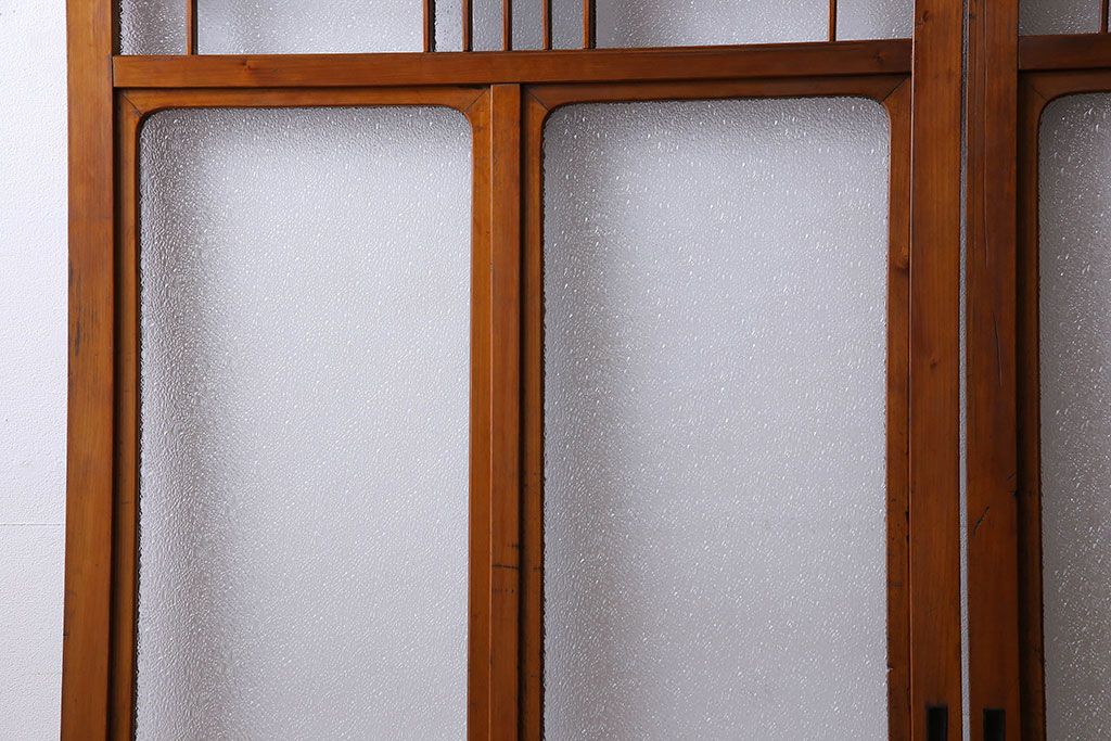 昭和期 ダイヤガラス入り 意匠が目を引く明るい木味のガラス戸