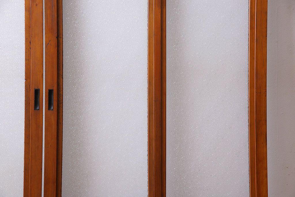 昭和期　ダイヤガラス入り　意匠が目を引く明るい木味のガラス戸(引き戸、建具)2枚組