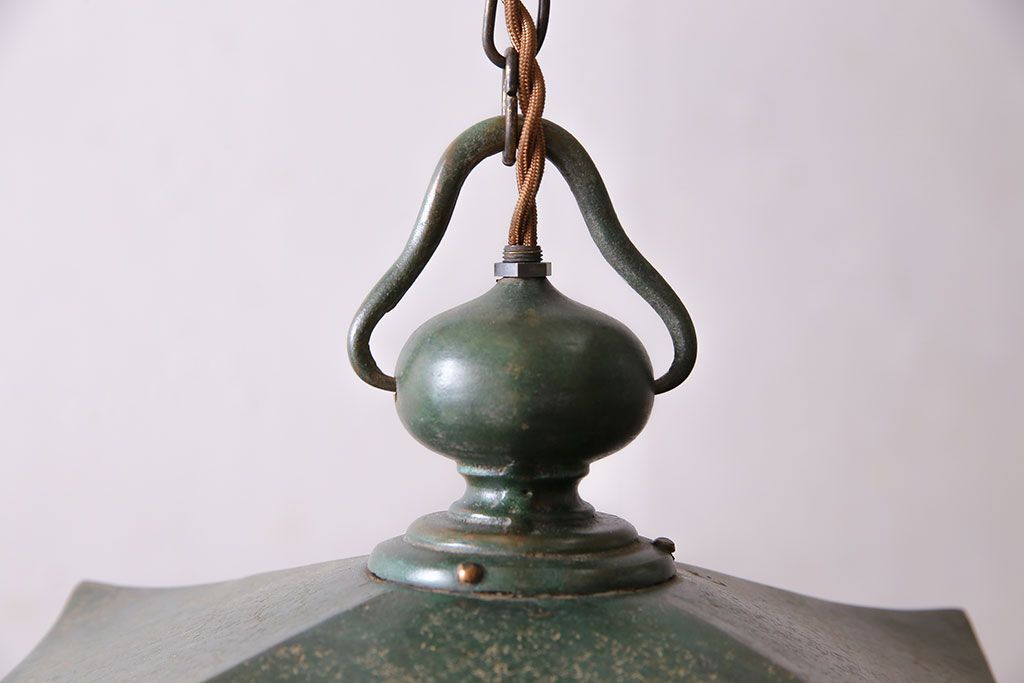 アンティーク雑貨　1970年製　ずっしりとした存在感が魅力的な銅製の吊り灯篭照明