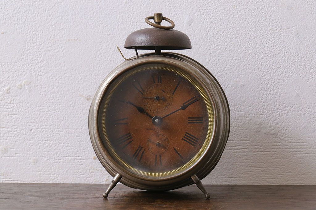 アンティーク雑貨　アンティーク　精工舎(SEIKOSHA)　へそ形目覚まし時計(置時計、枕時計)