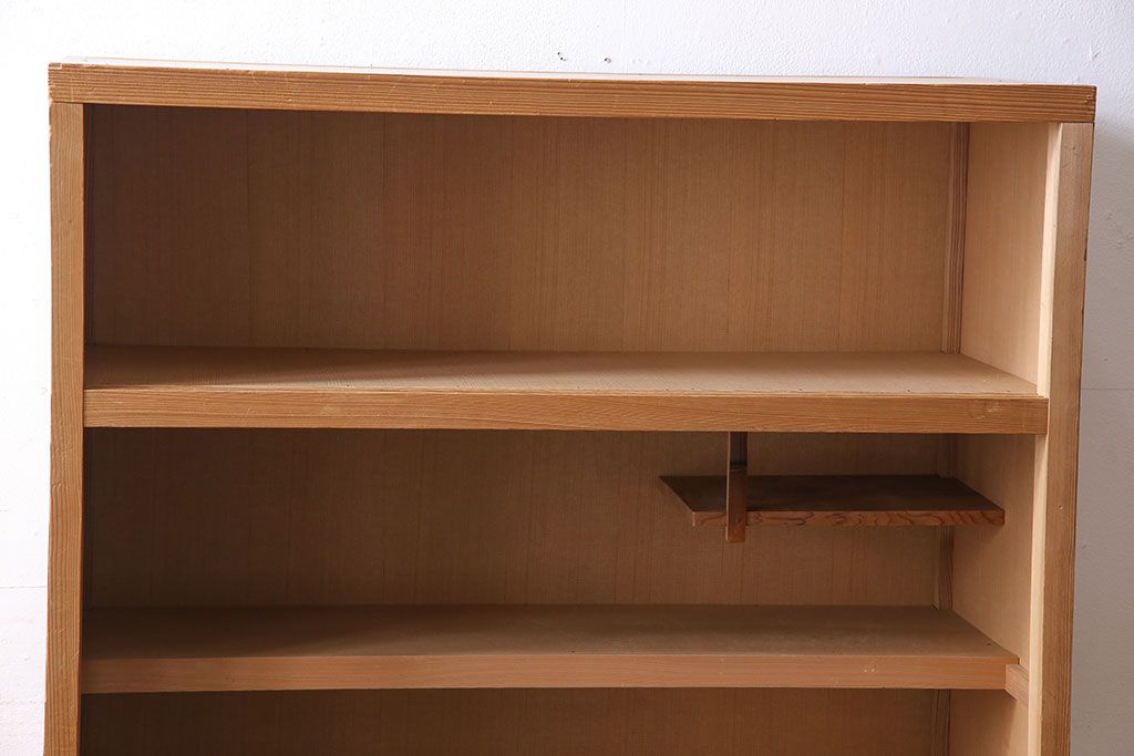 中古　竹の装飾と木の質感が味わい深い茶水屋(置き水屋、戸棚、食器棚、茶棚)