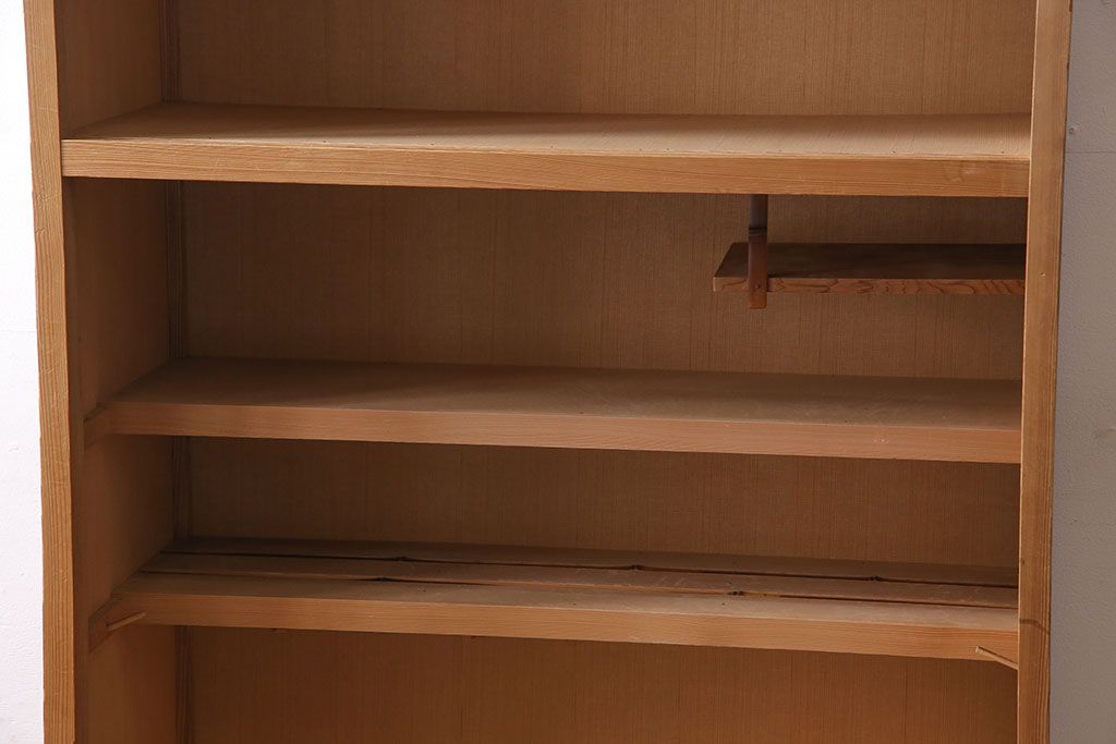 中古　竹の装飾と木の質感が味わい深い茶水屋(置き水屋、戸棚、食器棚、茶棚)