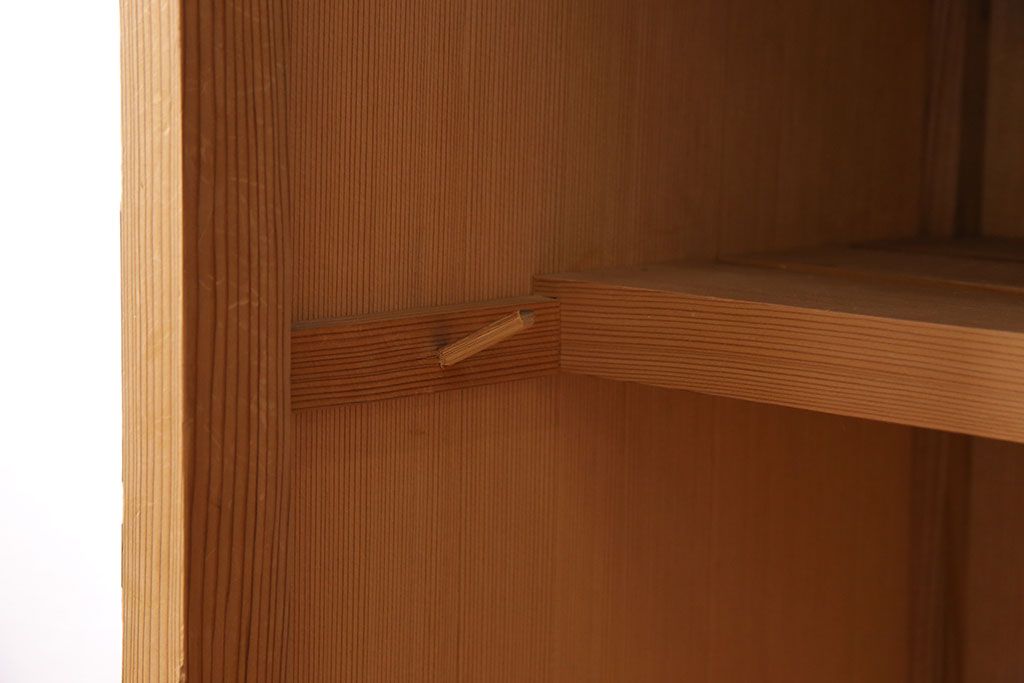 中古　竹の装飾と木の質感が味わい深い茶水屋(置き水屋、戸棚、食器棚、茶棚)