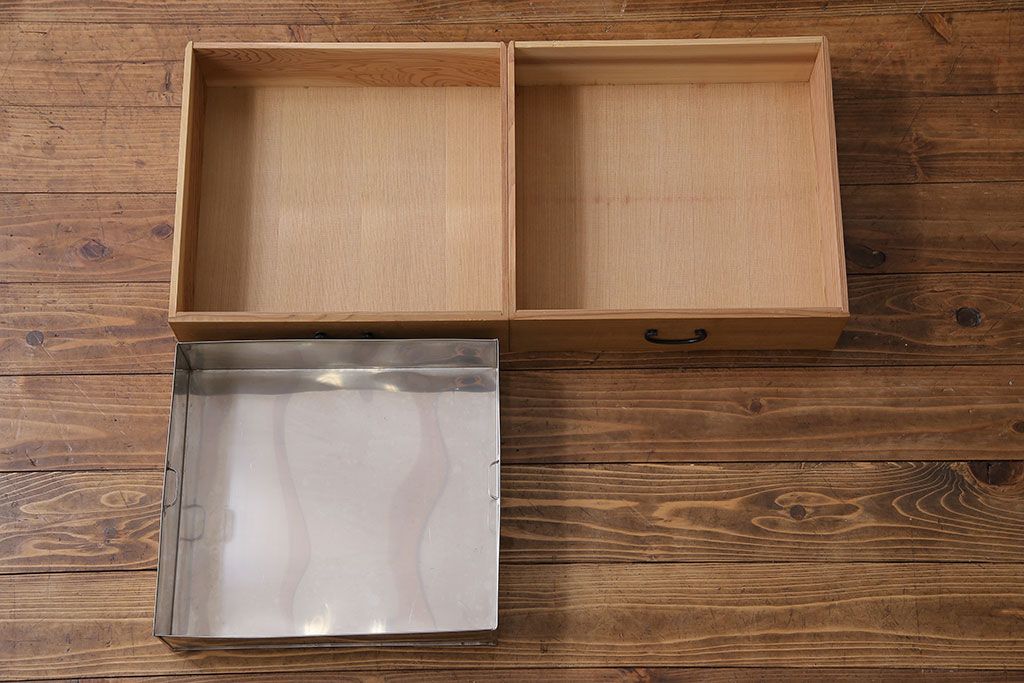 中古　竹の装飾と木の質感が味わい深い茶水屋(置き水屋、戸棚、食器棚、茶棚)